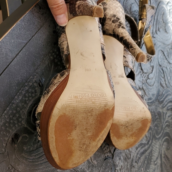 Marc Fisher cobra print platform sandals - Picture 5 of 6